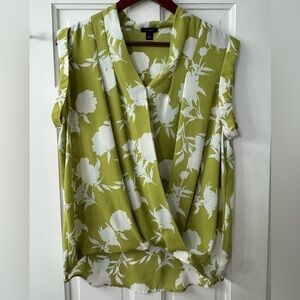 Ann Taylor Green and White Floral Blouse